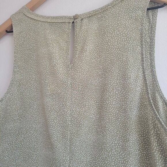 GAP Sleeveless Shell Top – Sage Green with White Micro-Dot Print (Medium) - Picture 4 of 5